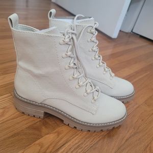 NWT Universal Thread Cream Parker Boots Size 8